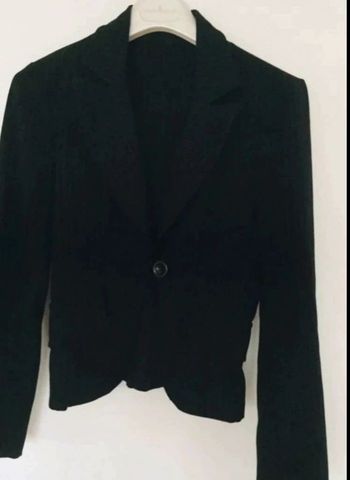 Veste  noire  et fines  rayures  Taille  38