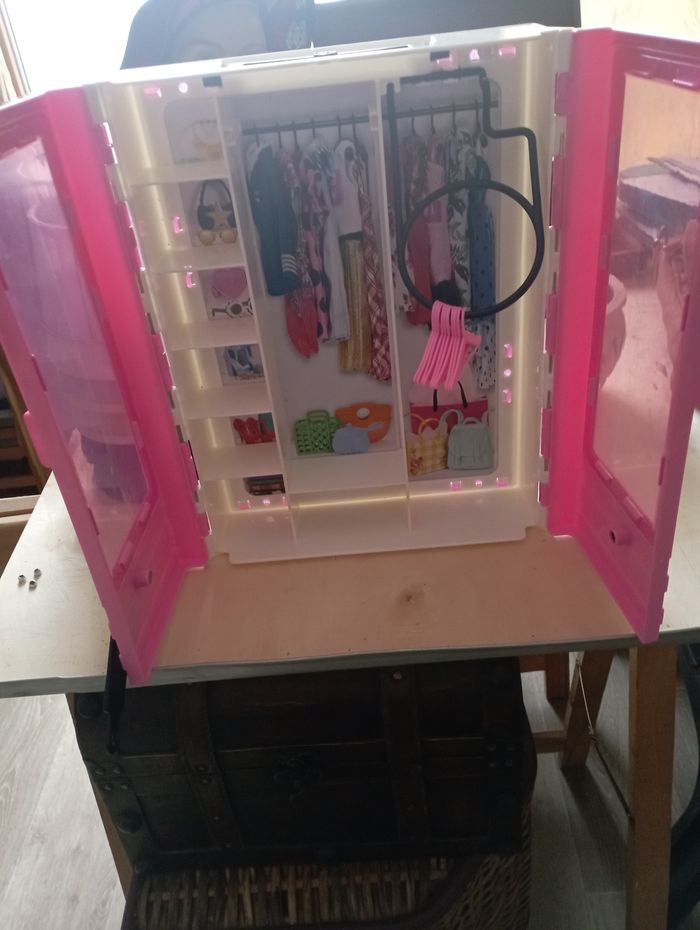 Dressing barbie