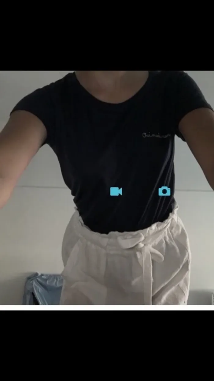 T-shirt avec inscription bleu marine