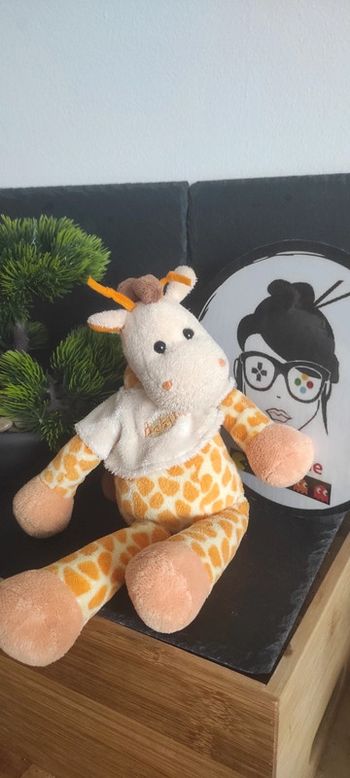 doudou girafe baby nat beige orange jaune t-shirt peluche marron Pantin Tâche