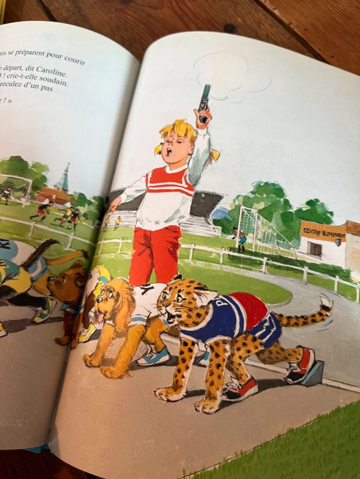 bon état - Livre Caroline au stade sport édition damiers bd album multicolore - photo numéro 3