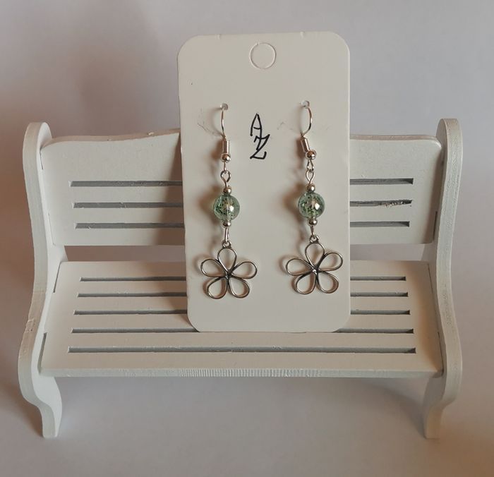 Boucles d'oreilles fantaisie pendantes "Pétales" - photo numéro 2
