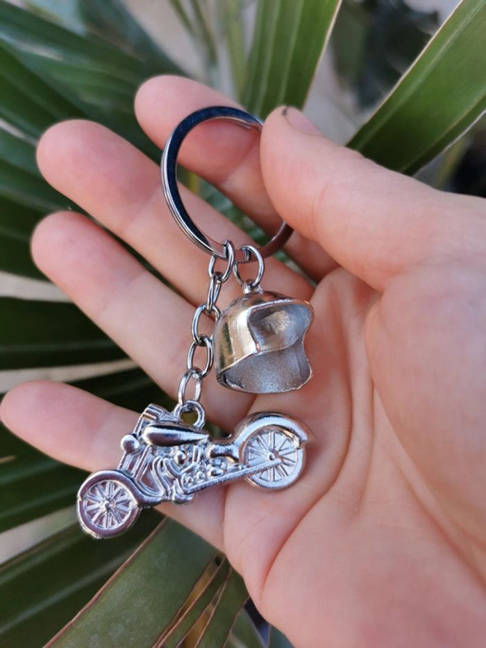 A46 porte-clés métal moto et casque neuf - photo numéro 3