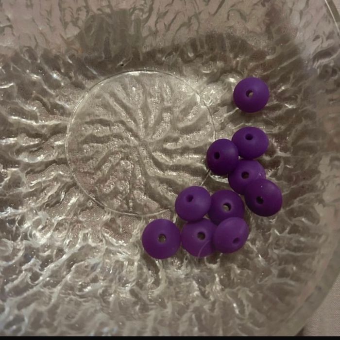 Perles plates violet foncé