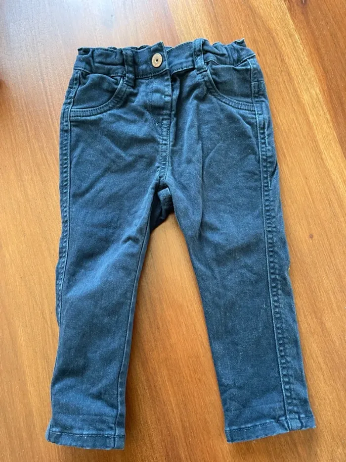 Lot de 5 jeans taille 18 mois très bon état - photo numéro 11