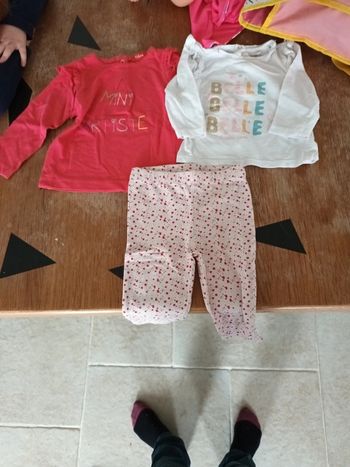 2 tee shirt et 1 legging 12 mois