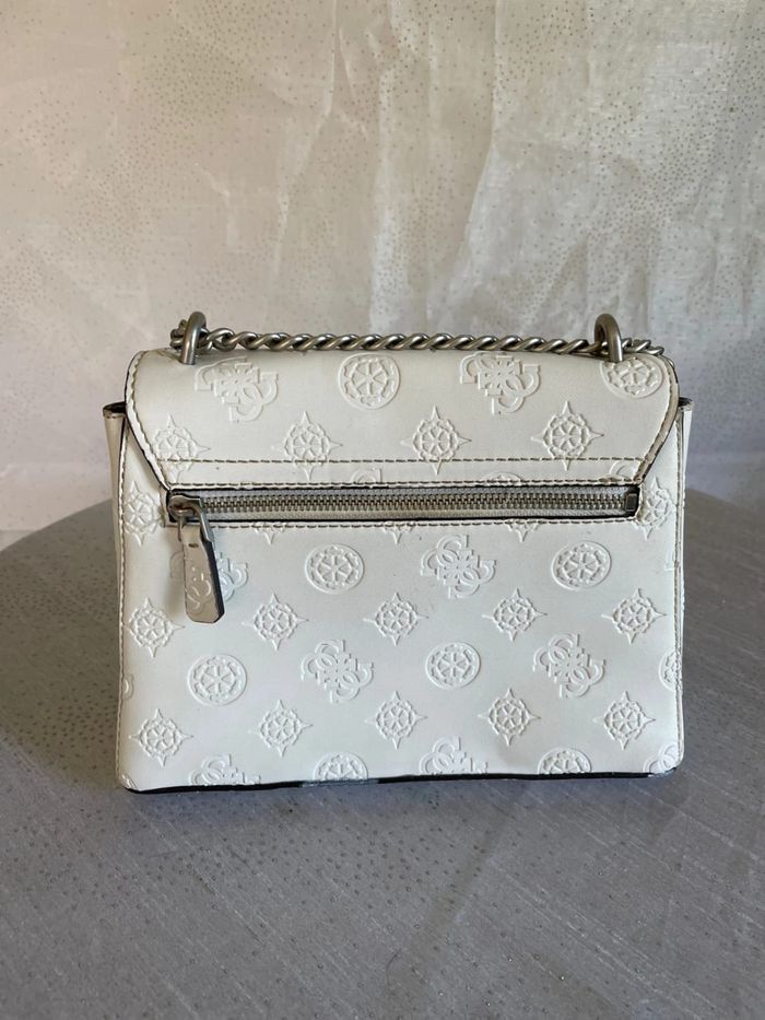 Sac Guess blanc -Très bon état - photo numéro 7