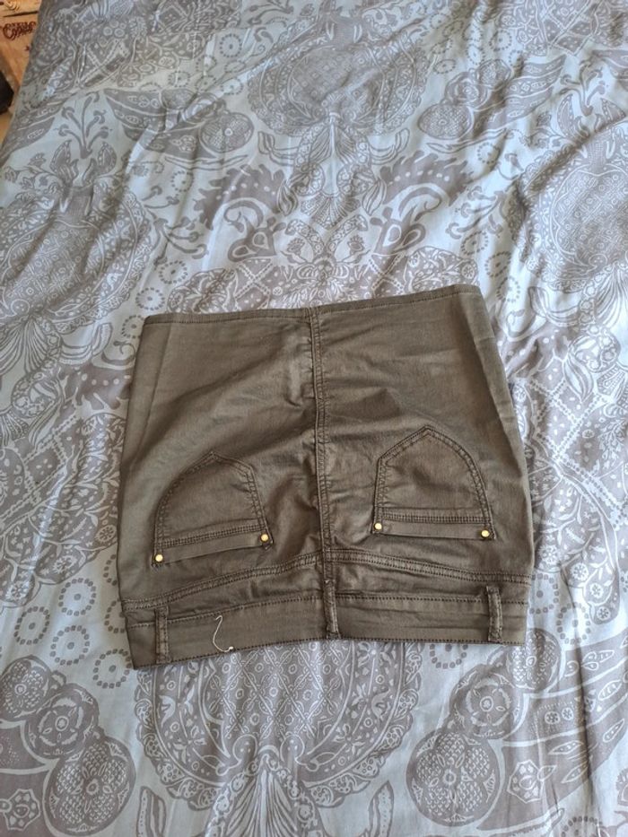 Jupe courte noire T40 - photo numéro 2