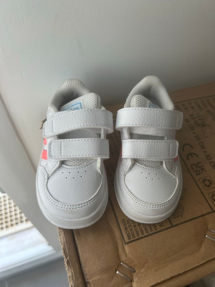 Baskets neuves adidas pointure 20