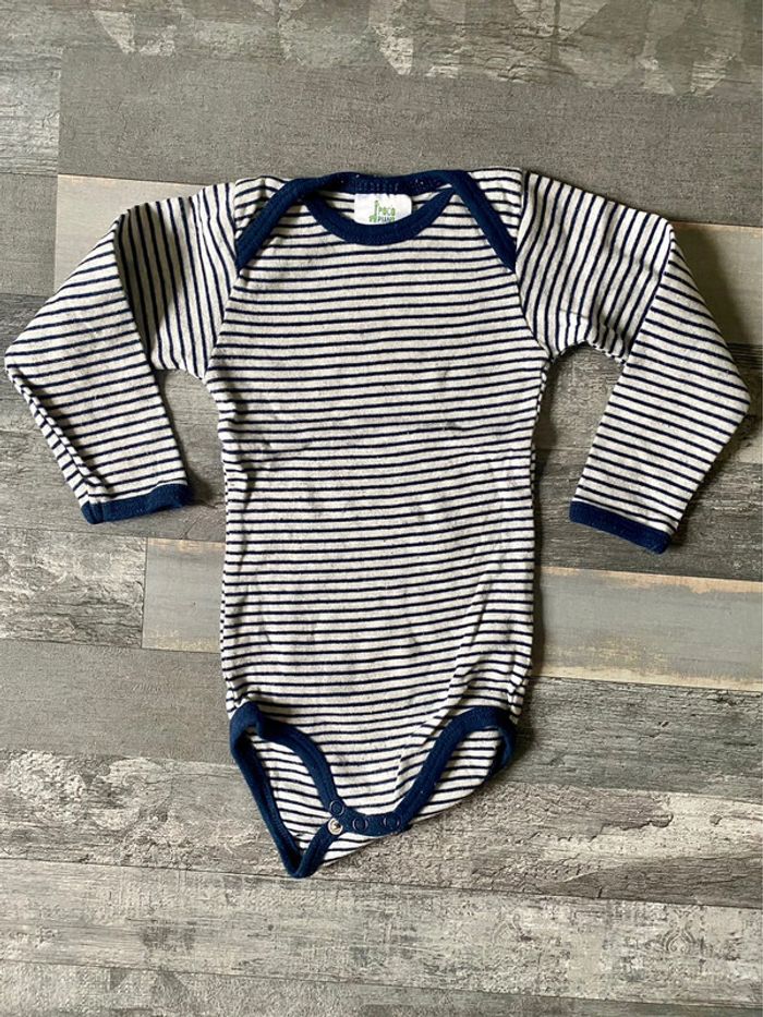 Lot de 4 bodies en taille 6 mois - photo numéro 5