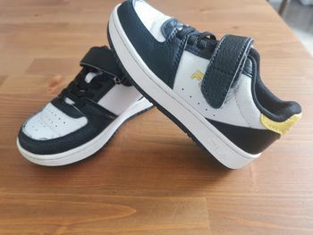 Chaussures basket tennis scratch FILA taille 25 noir blanc jaune