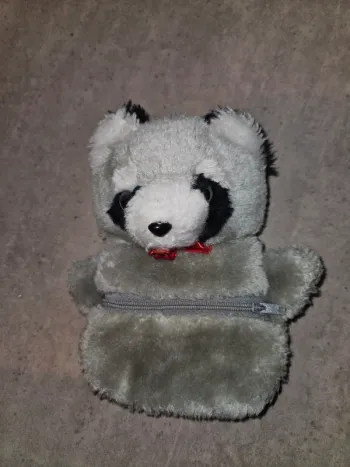 Petite peluche koala 🐨 avec compartiment portefeuille – trop mignonne !