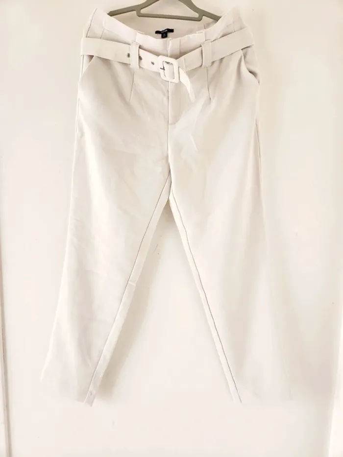 Pantalon femme blanc KIABI avec ceinture – Taille 40