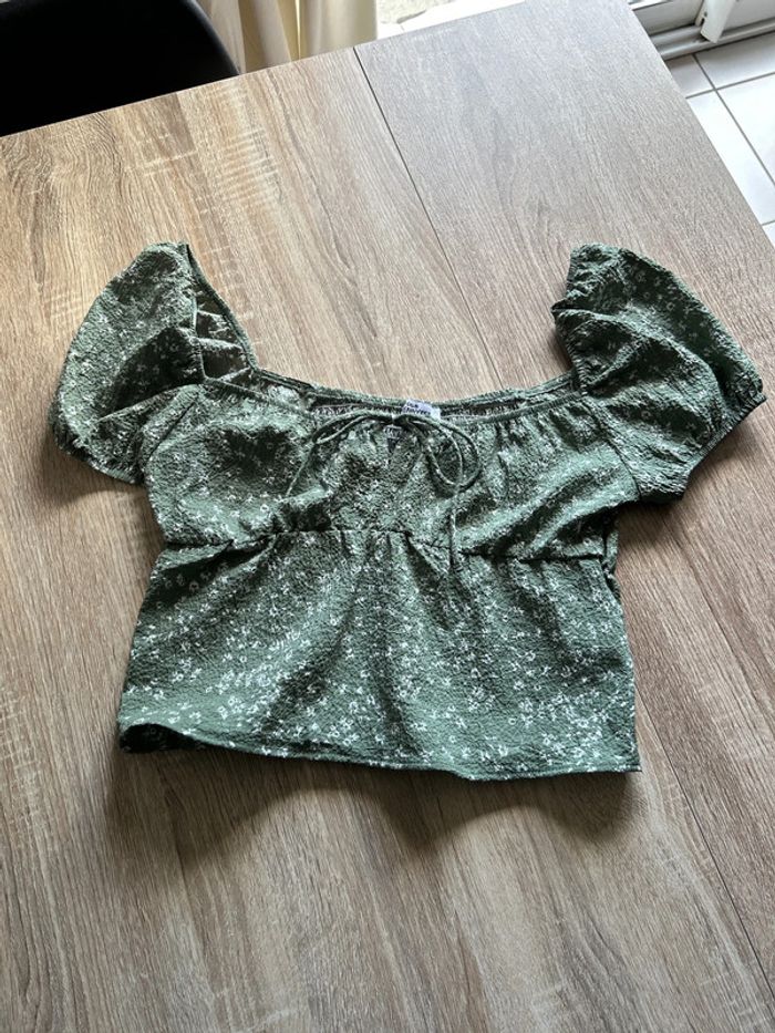 Haut épaule dénudé vert