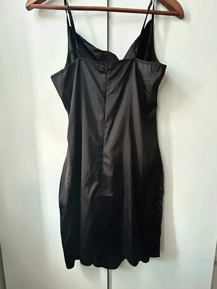 Robe noir - photo numéro 3