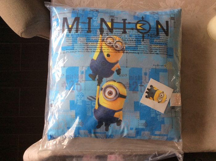 Coussin Minion Neuf - photo numéro 2