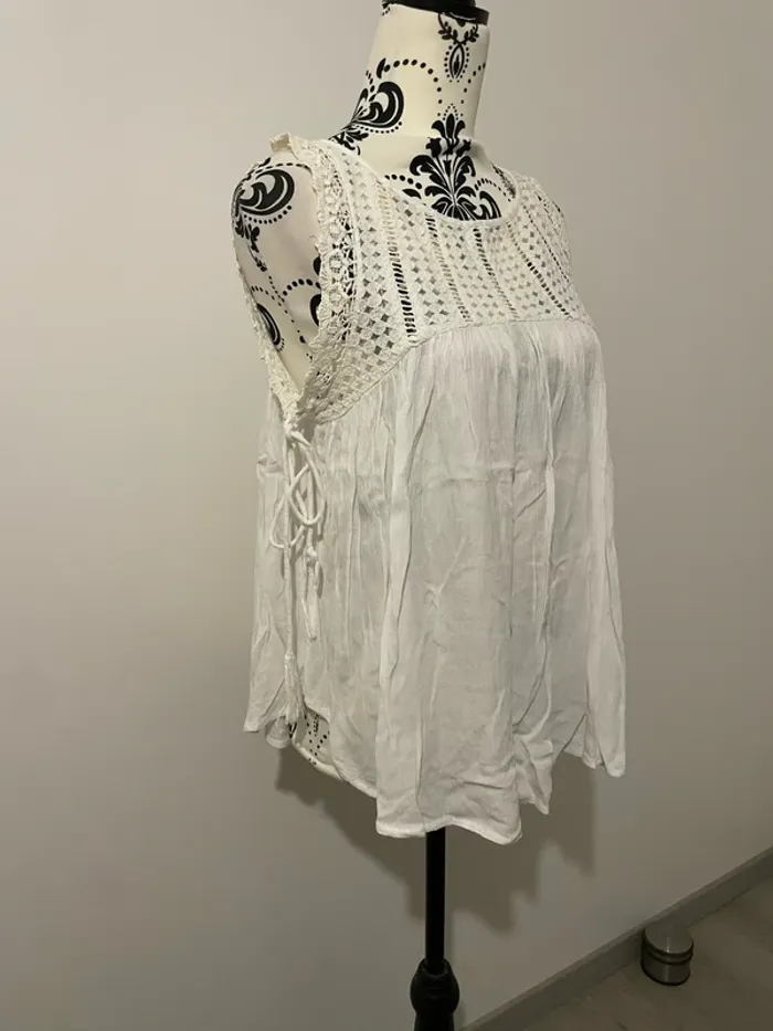 Débardeur blouse sans manche blanc ample crochet dentelle au col noeud coté Mango taille S - photo numéro 2