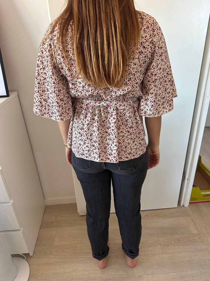 BLOUSE Beige Fleuri. - photo numéro 2