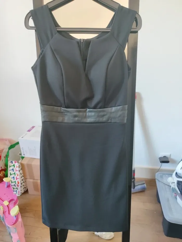Robe noire élégante - photo numéro 3