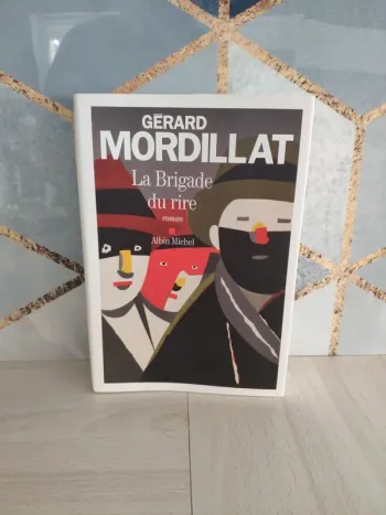Livre grand format La brigade du rire Gérard Mordillat tragi-comédie