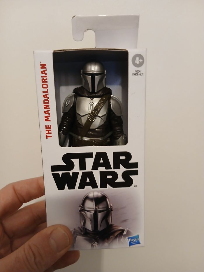 Figurine star wars mandalorian