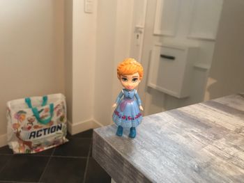 Figurine mini poupée Anna la reine des neiges disney