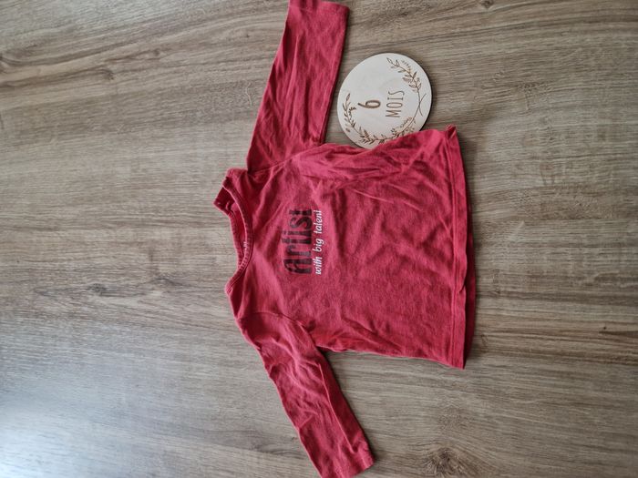 T-shirt Manches Longues Rouge/Framboise Inscription 'Artist' Kiabi - 6 mois