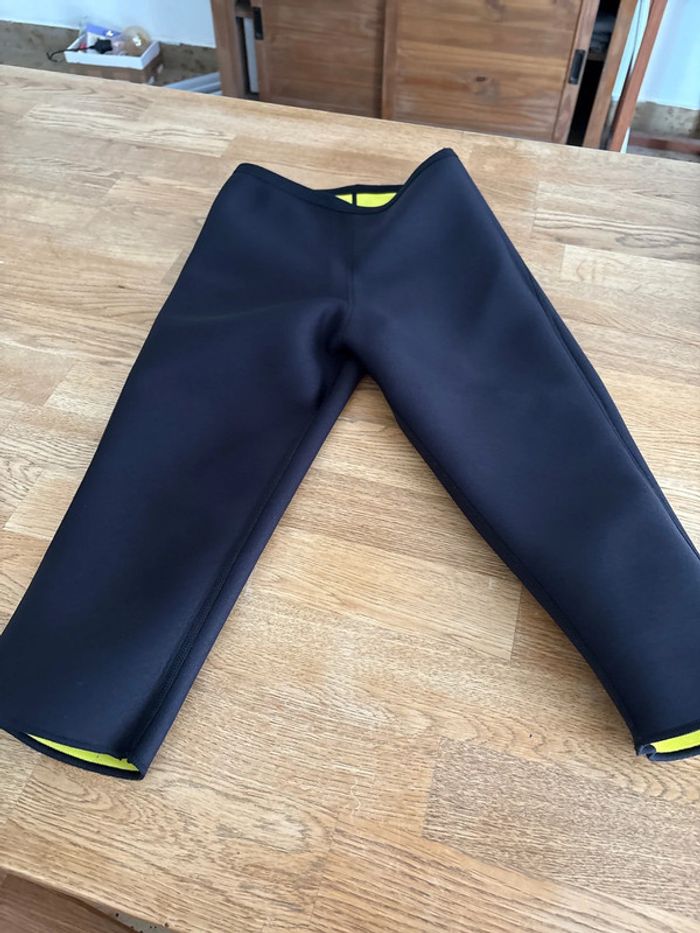 Short neoprene jaune et noir taille s