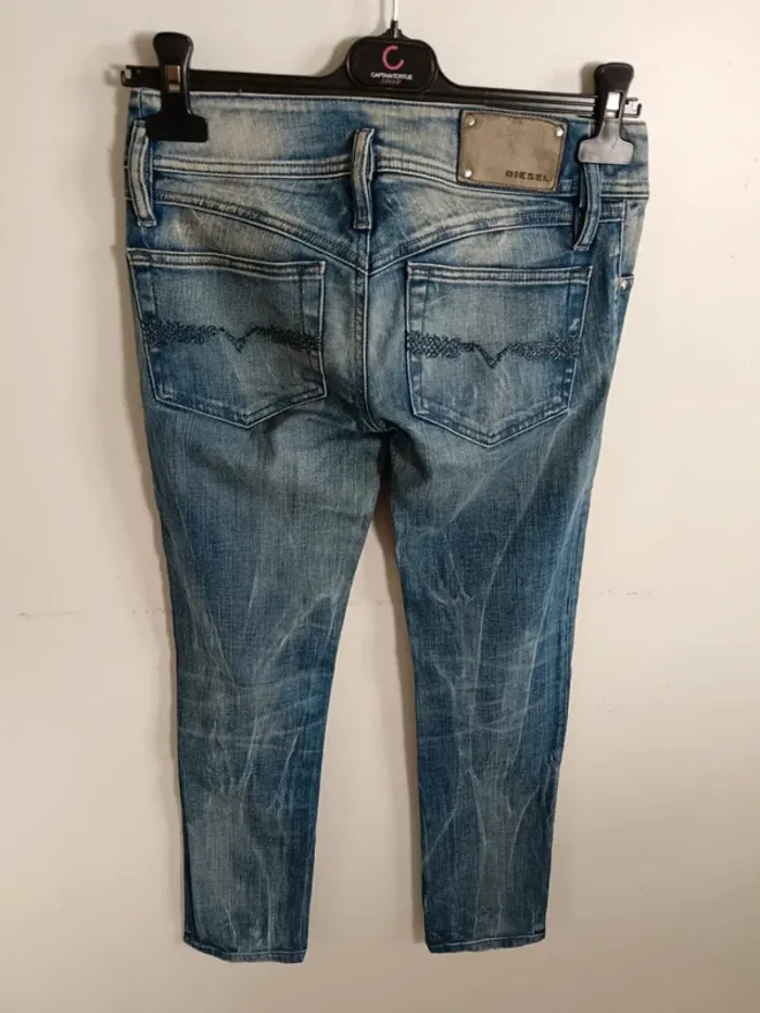 C16 jeans bleu diesel W24 - photo numéro 2