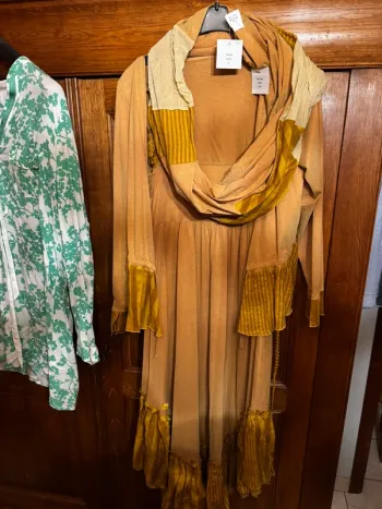 Robe avec ensemble ( foulard + gilet)