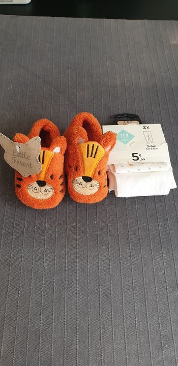 Petits chaussons et collants