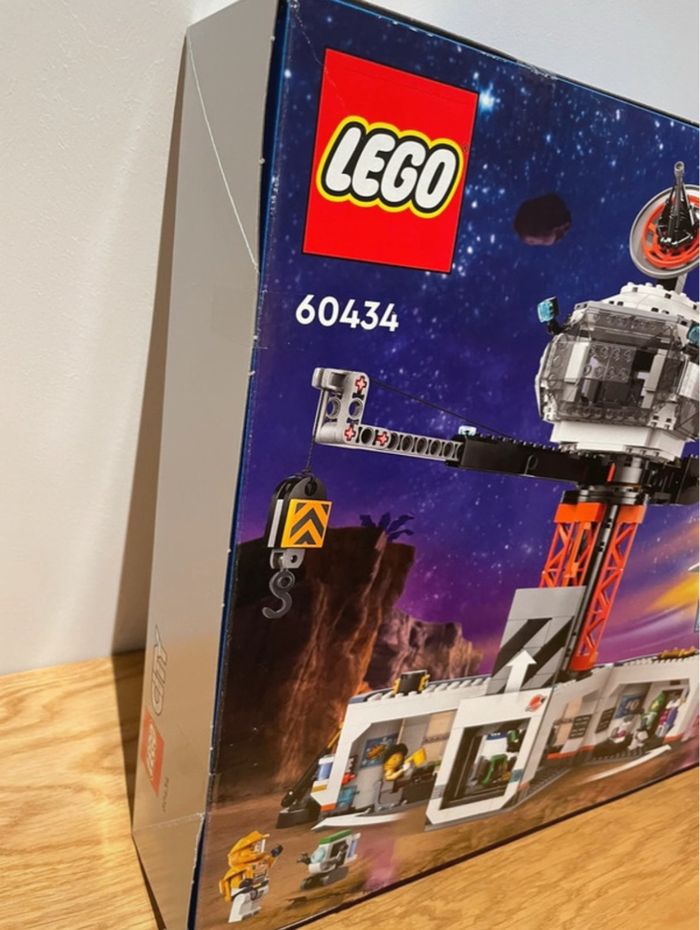 Lego City 60434 La station spatiale et la base de lancement de fusées - photo numéro 3