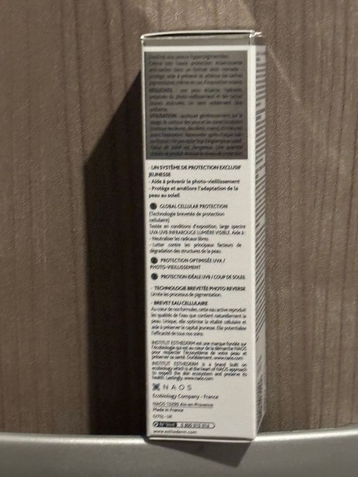 Photo reverse crème en stick éclaircissante anti taches - photo numéro 3