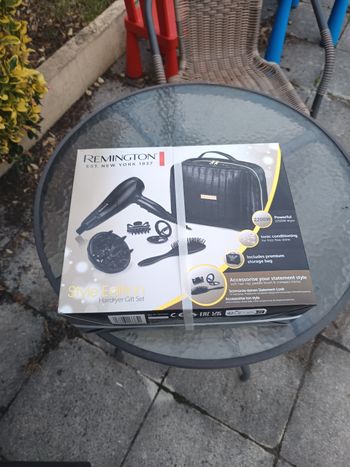 Sèche cheveux neuf de la marque Remington