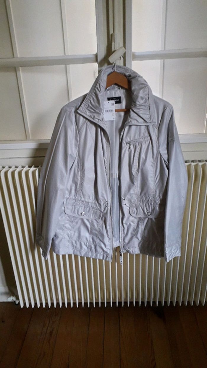 Veste satinée blanc cassé neuve