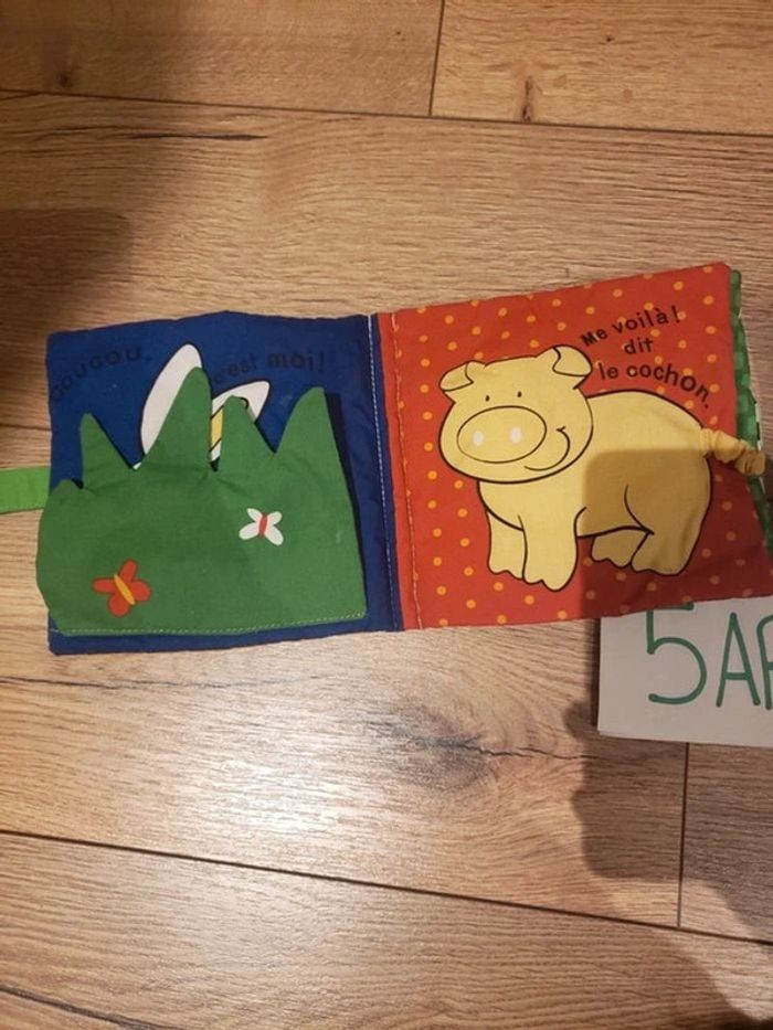 Lot livres tissus d'éveils avec matières bruits, mon premier tout doux et qui se cache à la ferme - photo numéro 10