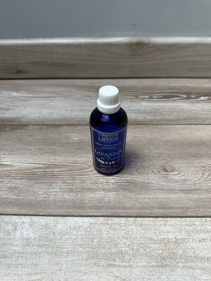 Huile essentielle de lavande.