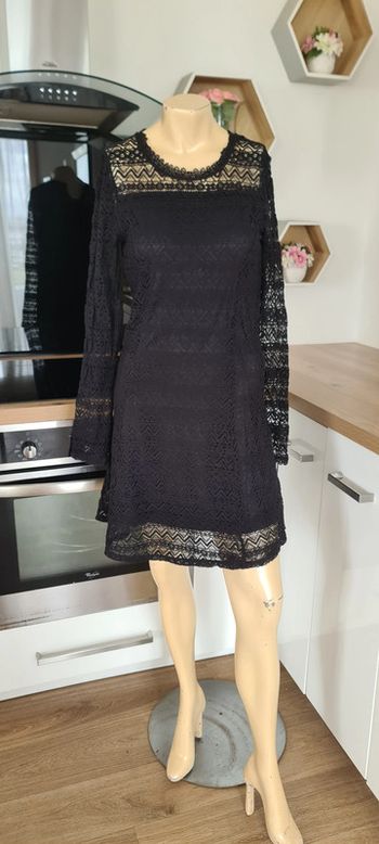 tres jolie robe noir avec doublure c&a taille 36