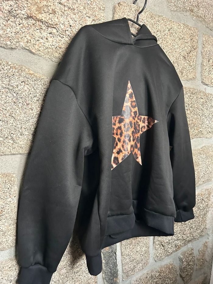 Sweat à capuche noir avec étoile léopard neuf - photo numéro 2