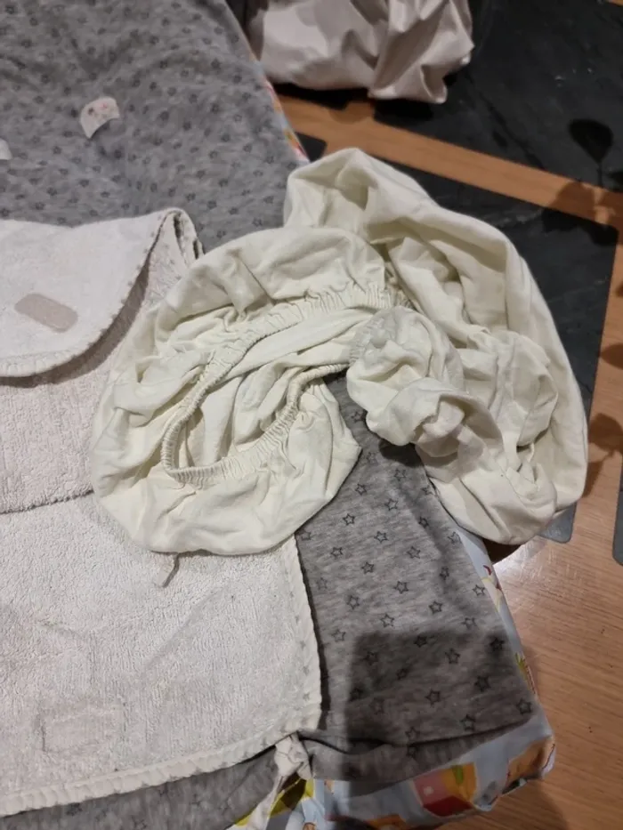 Petit prix ! Lot Matelas à langer avec housse - photo numéro 7