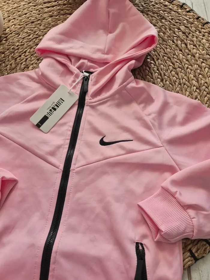 Ensemble de sport  jogging neuf 10 ans - photo numéro 3