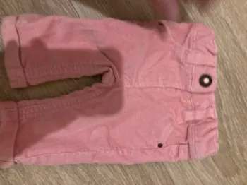 Pantalon 1 mois kiabi en très bon état