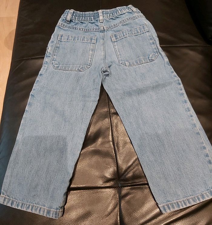 Ensemble jeans et tee-shirts mixte 4 ans en très bon état (78) - photo numéro 6