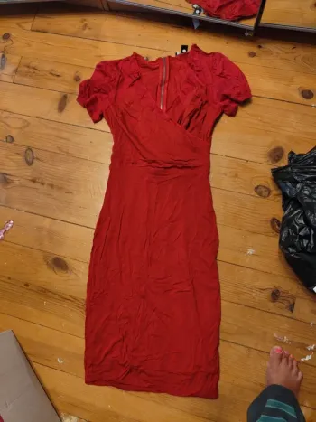 Robe fourreau Mango rouge foncé stretch M manches bouffantes neuve