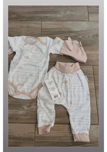Ensemble 3 pièces body, pantalon et bonnet beige rosé Baby sweets Taille 74