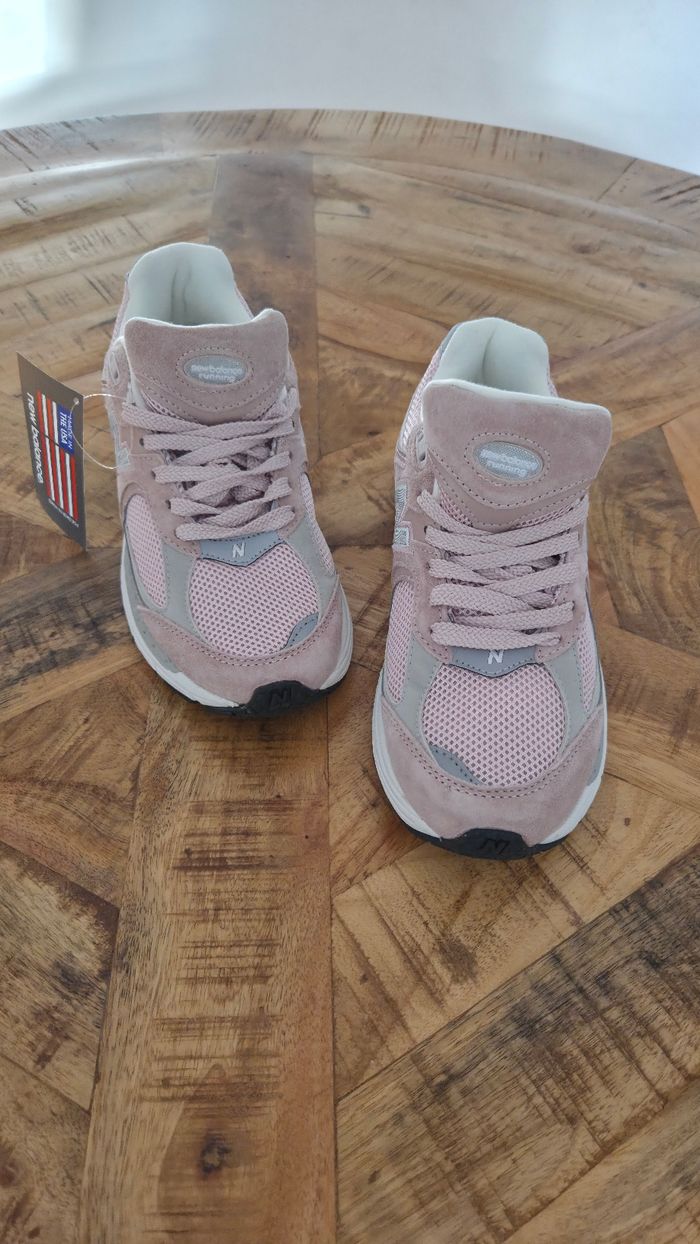 Baskets New Balance 2002R rose Taille 39 - photo numéro 3