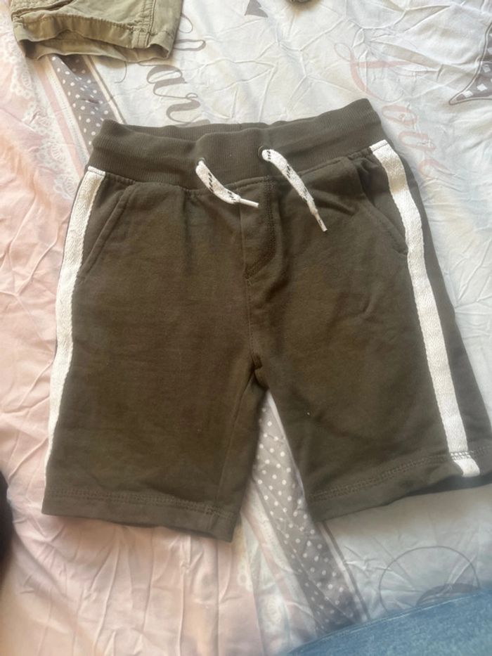 Short 4 ans