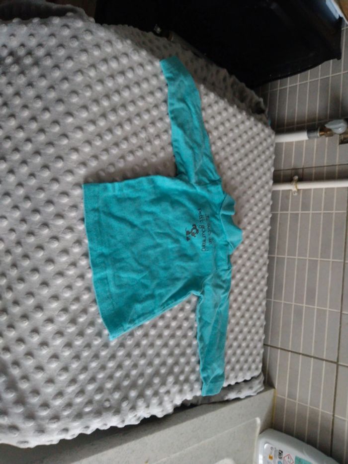 2 tee shirts col montants 6 mois