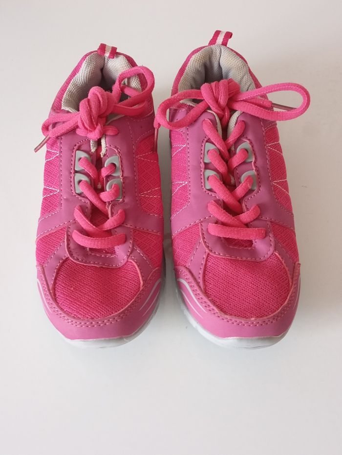 Baskets P31 . Avec lacets  . Tissu rose  et semelles extérieures grises . Parfait état . - photo numéro 2