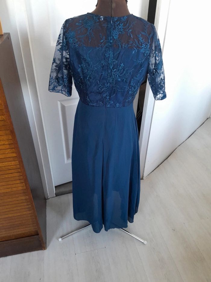 Jolie robe de cérémonie été mi mollet dentelles et drapée taille - photo numéro 2